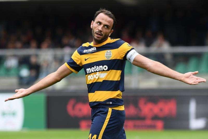 Il vero miracolo sarebbe stato uscire indenni dal Bentegodi. Pazzini punisce un Bari perennemente incompleto