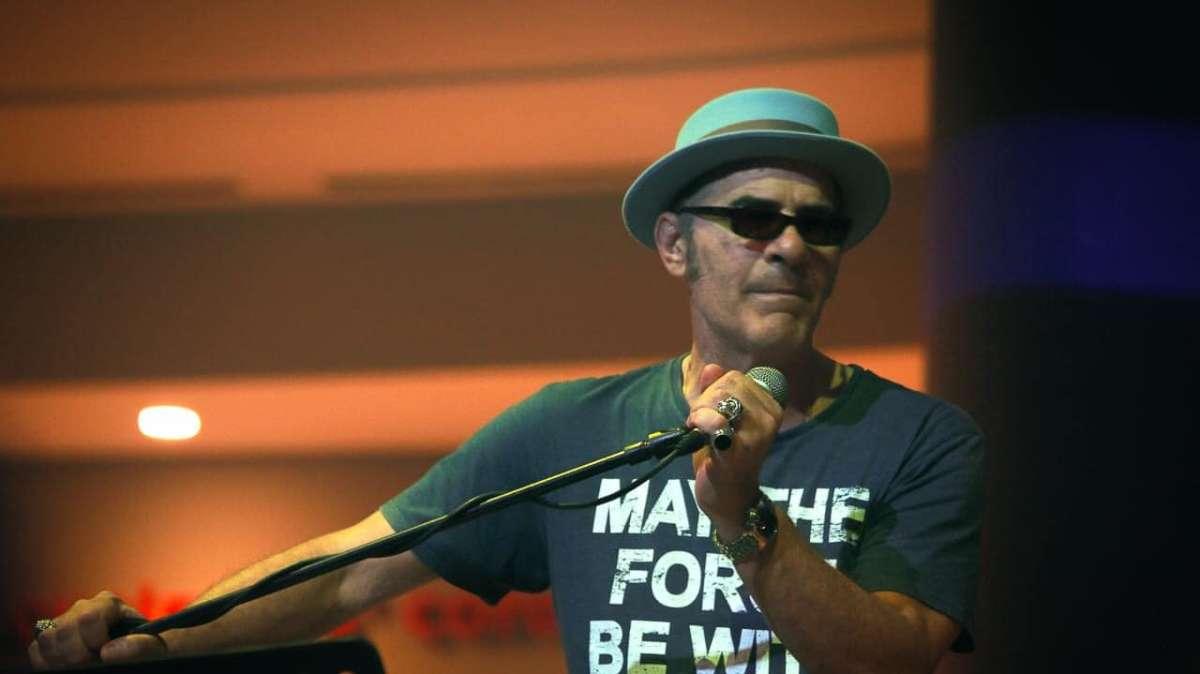 Il cantante Francesco Baccini a TuttoBari: "Felice per il mio Genoa, ma anche il Bari merita la A"