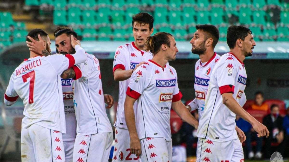 Bari-Ternana, la grande sfida della C. Confronto a distanza, aspettando lo scontro diretto 