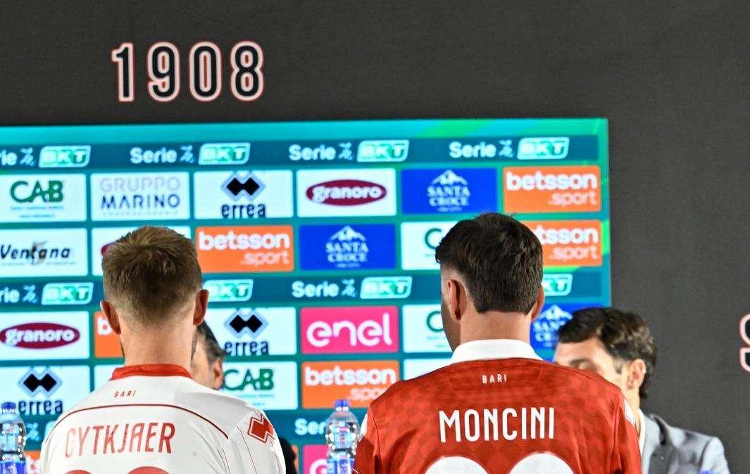 VIDEO - Presentazione maglie e primo allenamento: l'opinione dei tifosi...