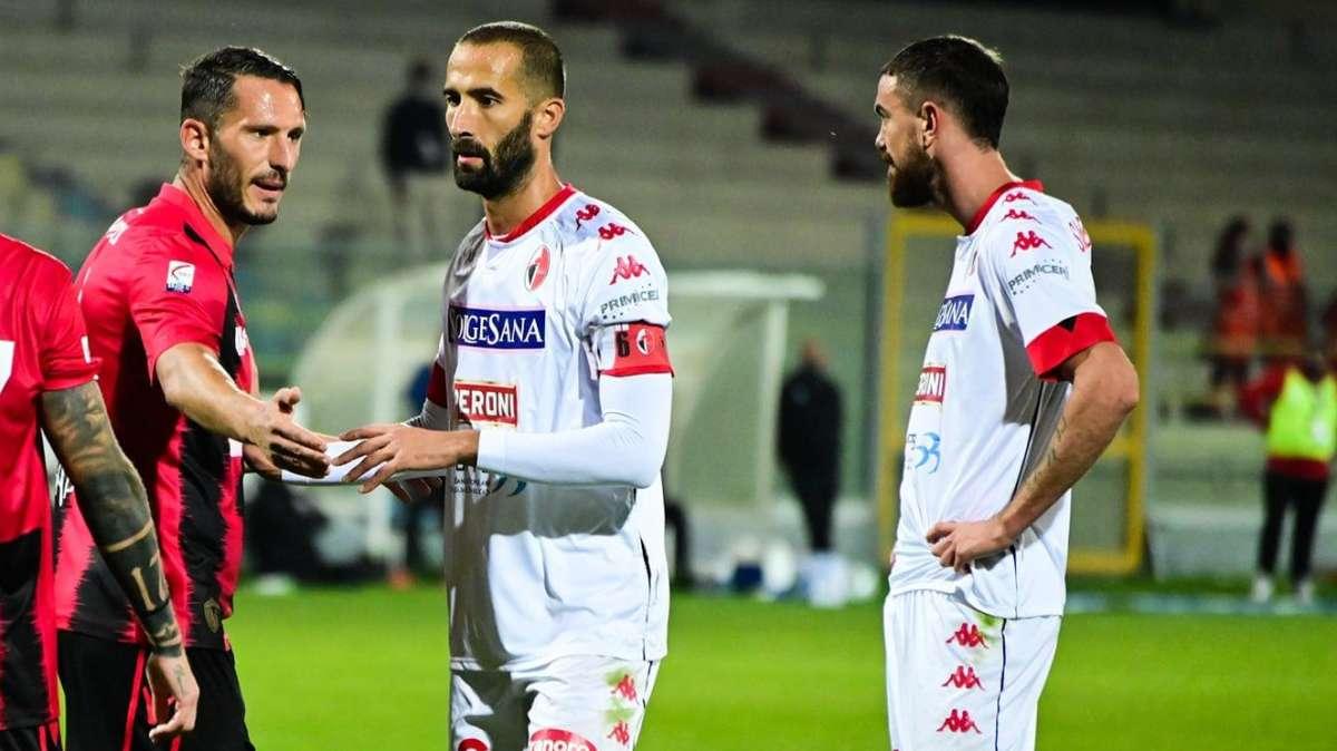 Mora a TuttoBari: “Rosa di grande qualità, difesa nota dolente. Vincerà chi prende meno gol”
