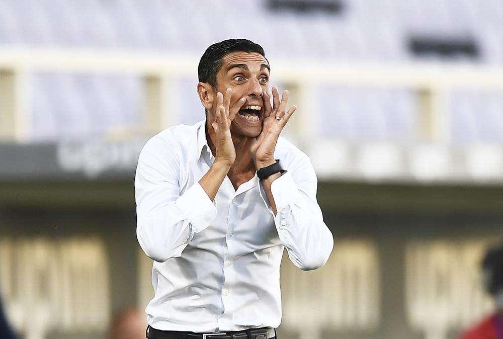 Longo predilige la difesa a tre: così anche il reparto arretrato è da rifare