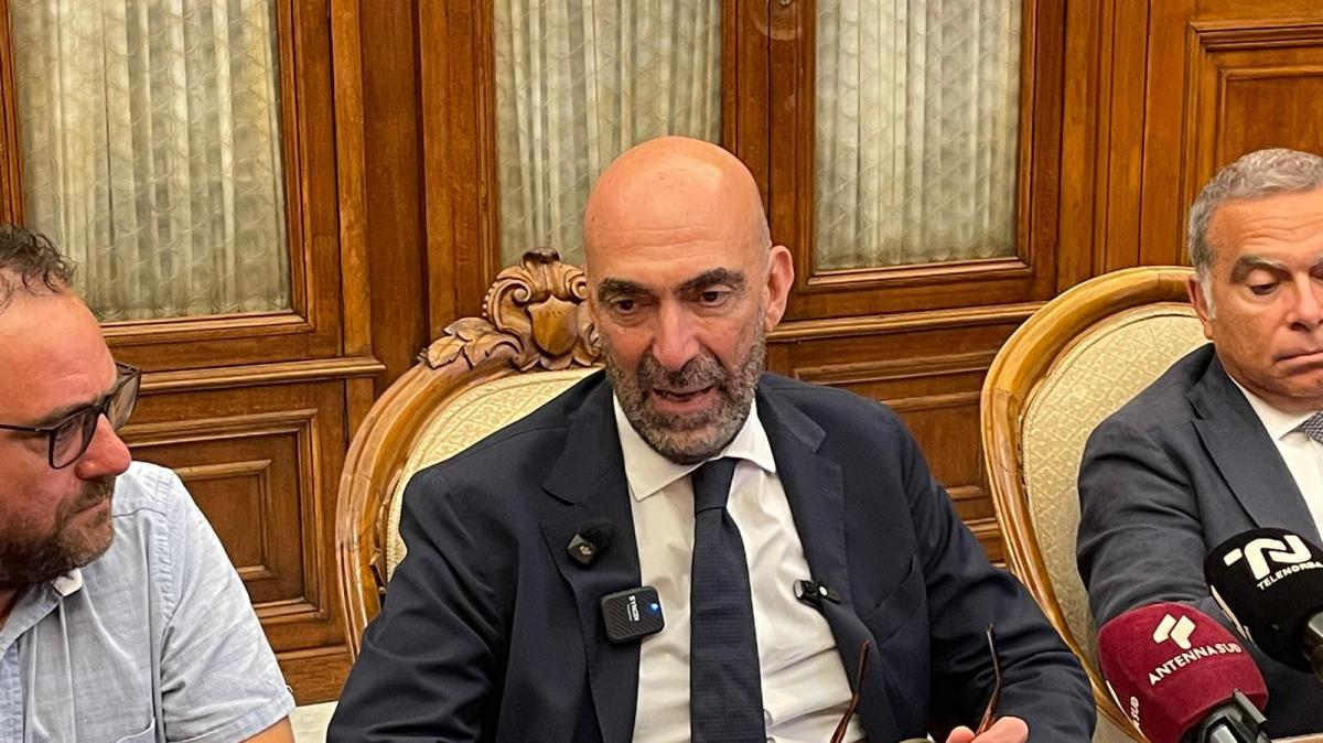 Bari nei guai, il Comune si cautela: "Verificare esclusione da gara per gestione stadio"