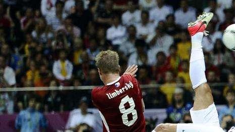 Il portiere segna al 92' in rovesciata. VIDEO