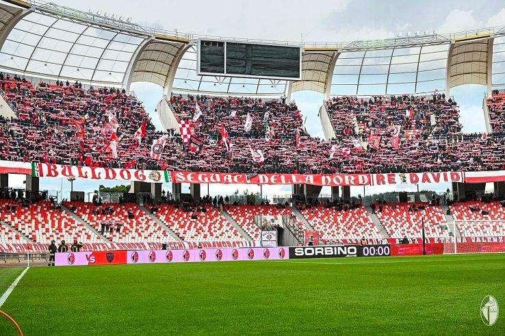 Contestazioni e lotta playoff. Bari, una situazione surreale