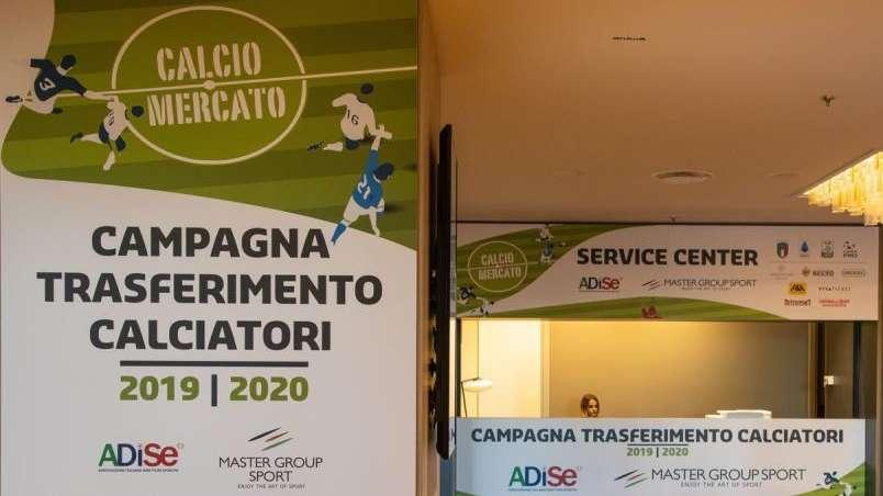 Novità calciomercato, la finestra estiva sarà dal 1 settembre al 5 ottobre