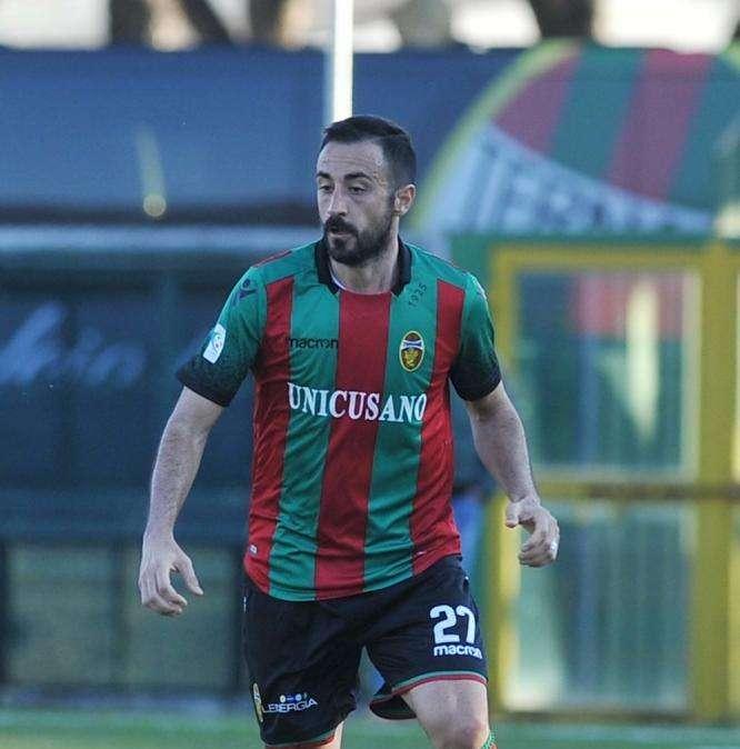Bergamelli (Ternana) su Instagram polemizza con l'arbitro 
