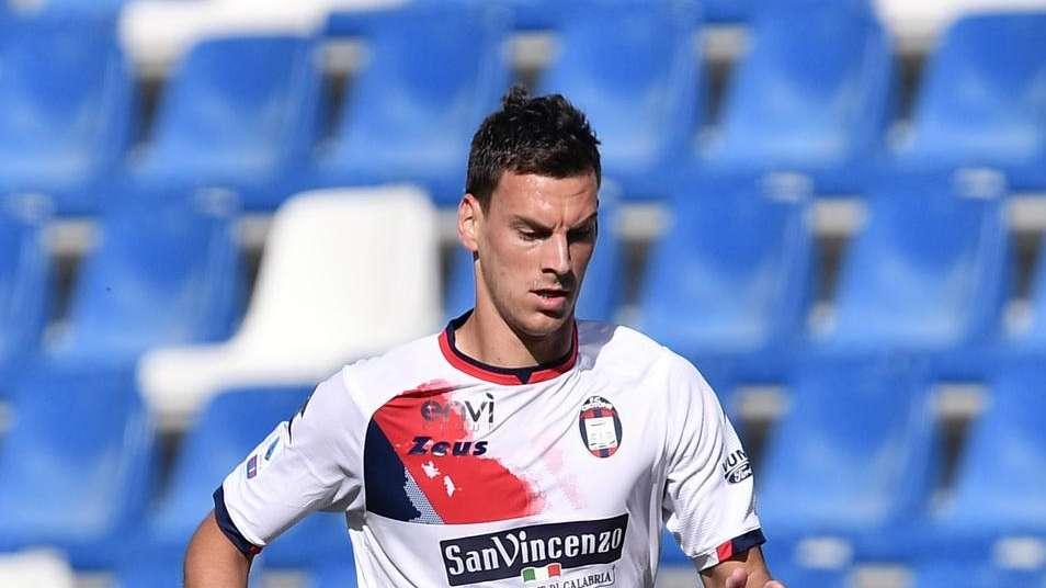 Tmw - Bari, occhi su un centrocampista serbo del Crotone