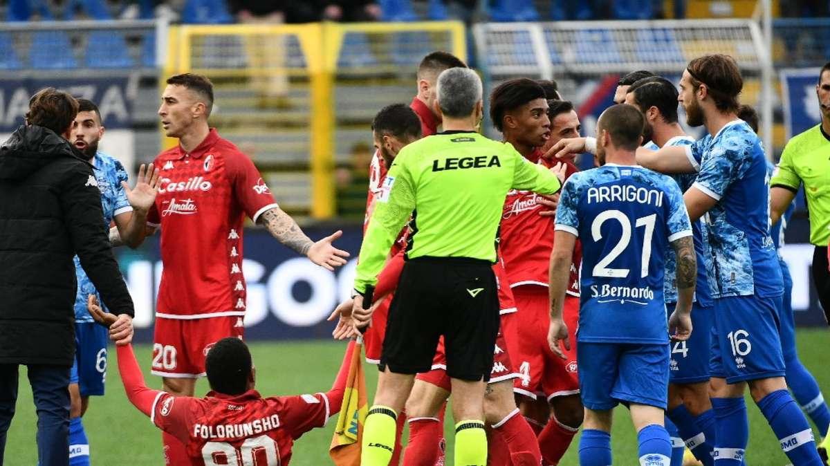 Dal web - La delusione dei tifosi: "Bari senza idee. Obiettivo salvezza"