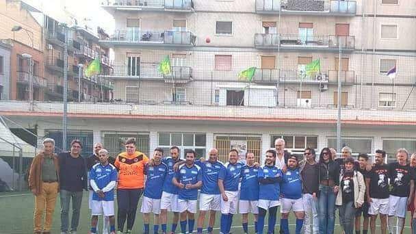 Memorial Mimmo Bucci: In campo sportivi e artisti baresi. VIDEO
