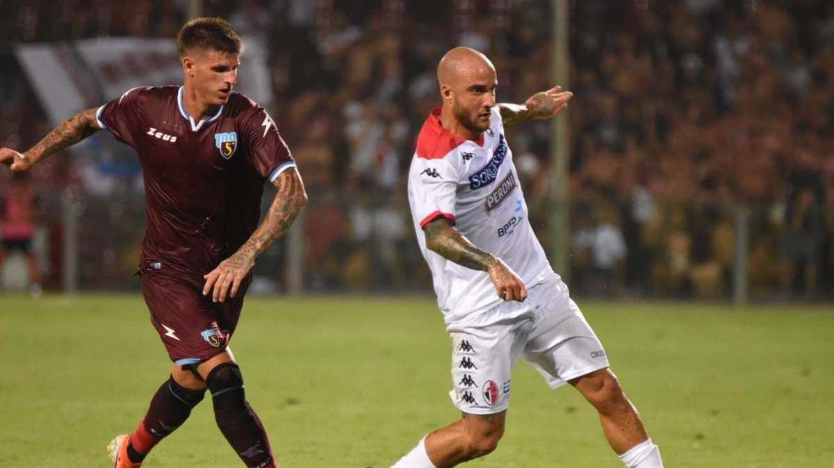 Difesa, che ingorgo! Costa pronto al rientro, chi esce?