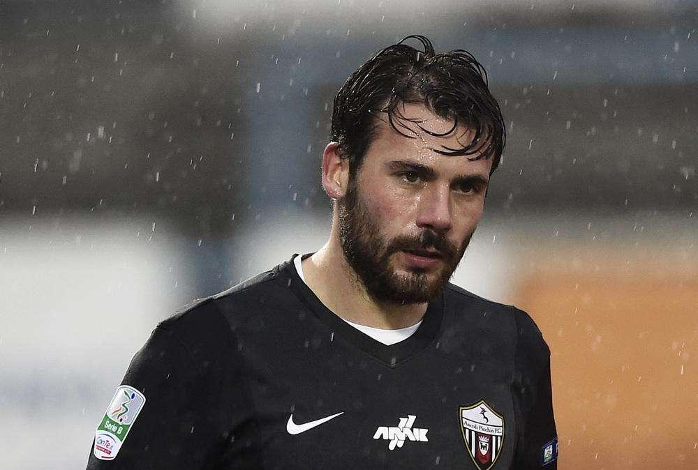 Il Palermo pesca dagli svincolati: ufficiale l'ex Verona Almici