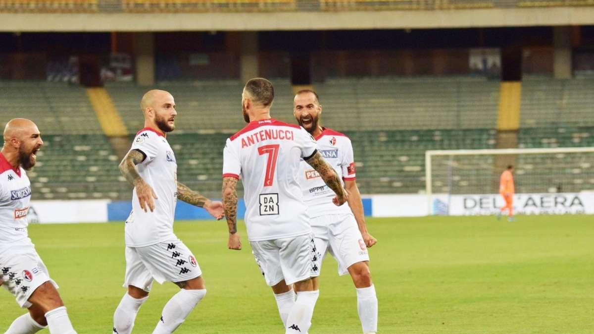 Muro Di Cesare, Antenucci non sbaglia dal dischetto. Costa in apnea. Le pagelle