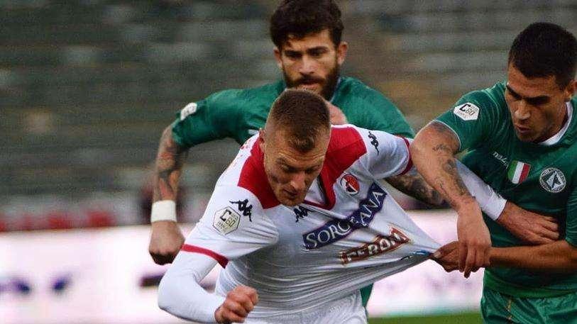 Avellino e Bari, una rivalità infinita. Dalle vittorie biancorosse al trenino di Zito: sabato un nuovo capitolo