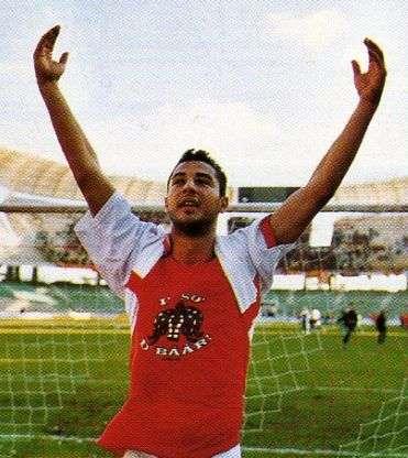 Luigi Anaclerio festeggi&ograve; cos&igrave; la sua rete nel derby del 2002 col Lecce
