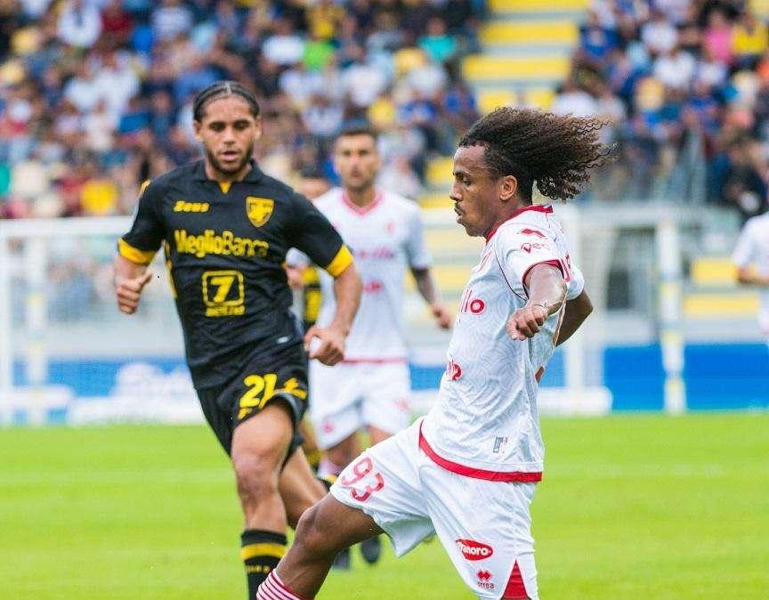 CdS - Dorval, il Bari si è stretto attorno a lui. La solidarietà è anche del Milan