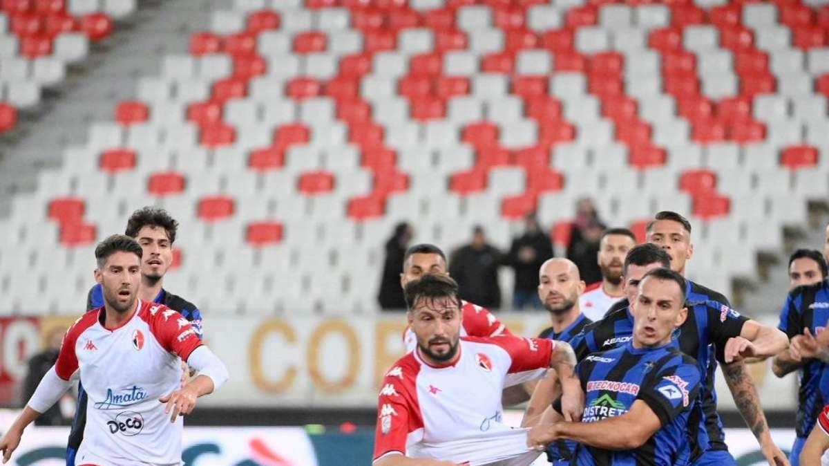 VIDEO - Bari, terzo successo di fila. L'opinione dei tifosi...