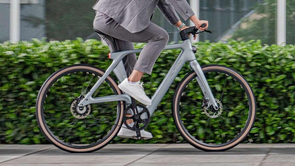 Fiido Carbon eBike: La Rivoluzione della Mobilità Elettrica Leggera e Veloce