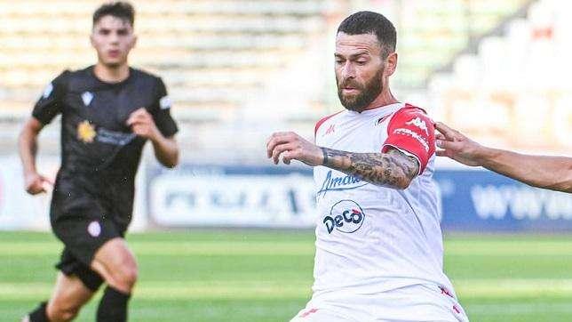 Catanzaro-Bari, la sfida dei numeri. Miglior attacco contro miglior difesa. Dalle strisce positive ai giocatori chiave