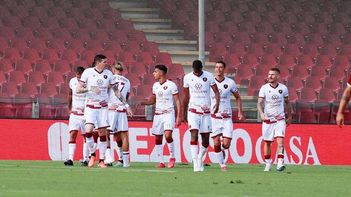 La Reggina batte il Genoa 2-1, Bari a due punti dal secondo posto. La classifica aggiornata