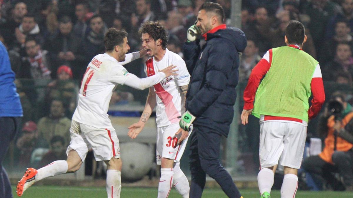 Storie biancorosse - La vittoria pirotecnica del Bari contro la Salernitana di... Coda