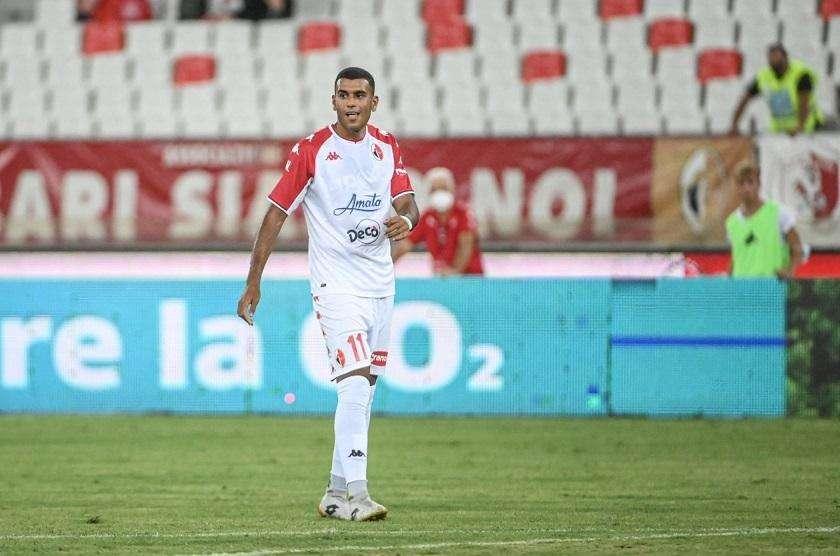 Antenucci fa doppietta, Cheddira decisivo nella ripresa. Male la difesa, disastro Di Gennaro. Le pagelle