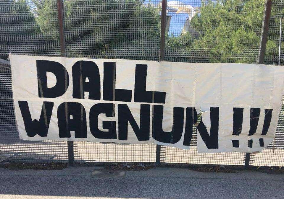 FOTO - "Dall wagnun!!!", "Noi vogliamo 11 leoni": gli striscioni dei tifosi