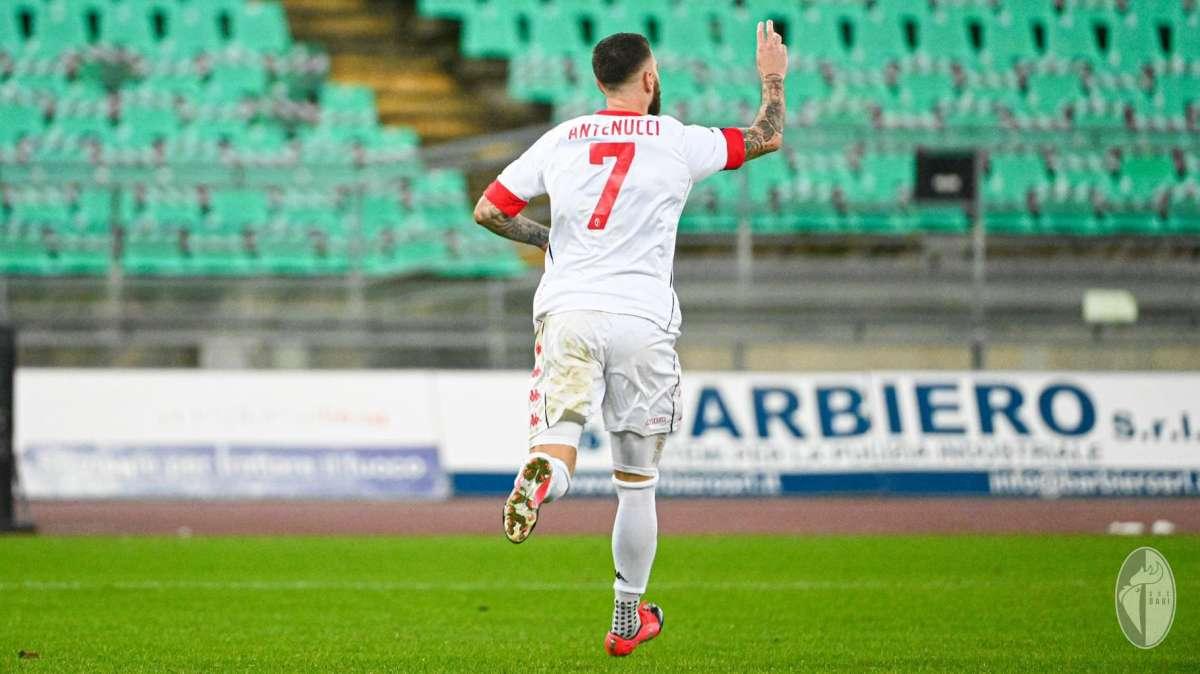 Bari di domenica alle 15: non accadeva da 17 mesi. Bilancio in Lega Pro positivo, Antenucci bomber. In B…