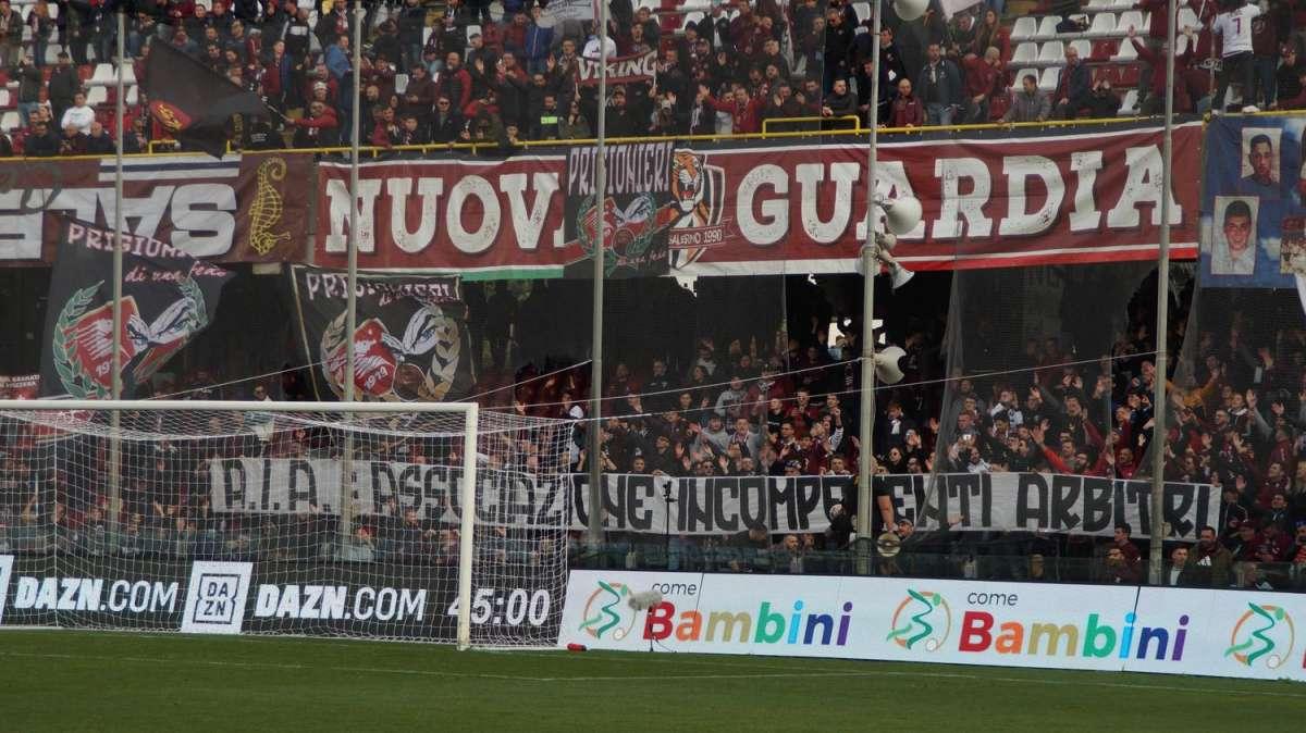 Tragedia a Salerno. Muore un ragazzo nei festeggiamenti per la promozione