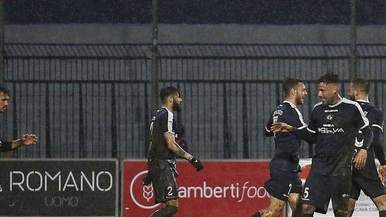 Focolaio Covid nella Cavese: 24 contagiati, a rischio le prossime partite