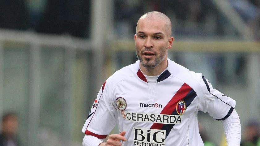 Andrea Raggi con la maglia del Bologna