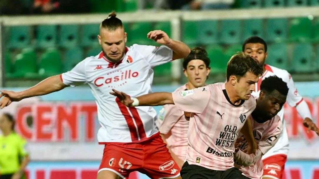 Serie B, un Bari irriconoscibile sbatte contro il Palermo. Risultato e classifica