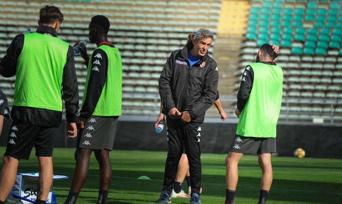 Verso la Turris - Allenamento sotto la pioggia, differenziato per Citro e Andreoni. Tutti negativi i tamponi 