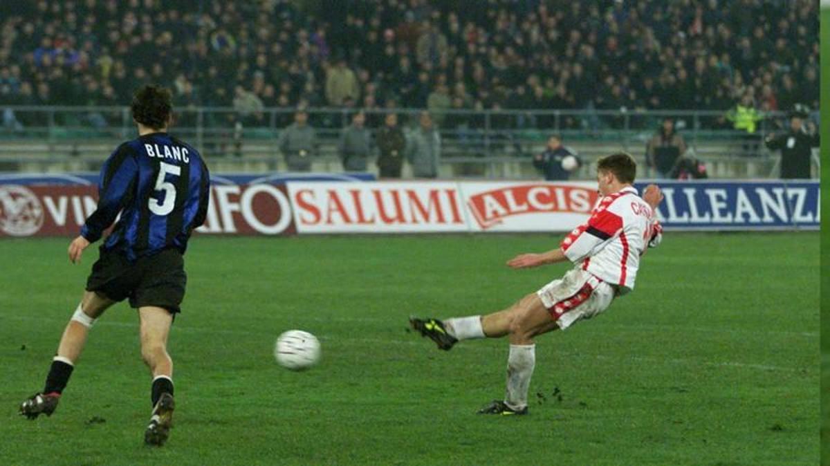Il gol che fece venire giù il San Nicola: correva l'anno 1999