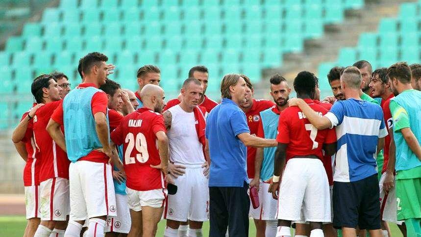 Vincere e convincere per zittire i mugugni. A partire da Crotone...