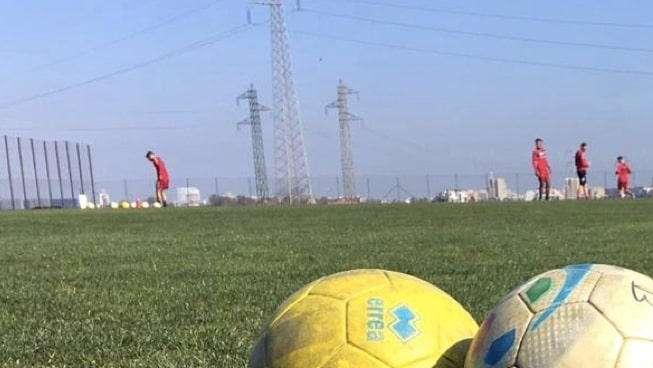 Coronavirus, violenza, campo: i giorni neri del calcio. In ritiro il Bari riflette e... spera