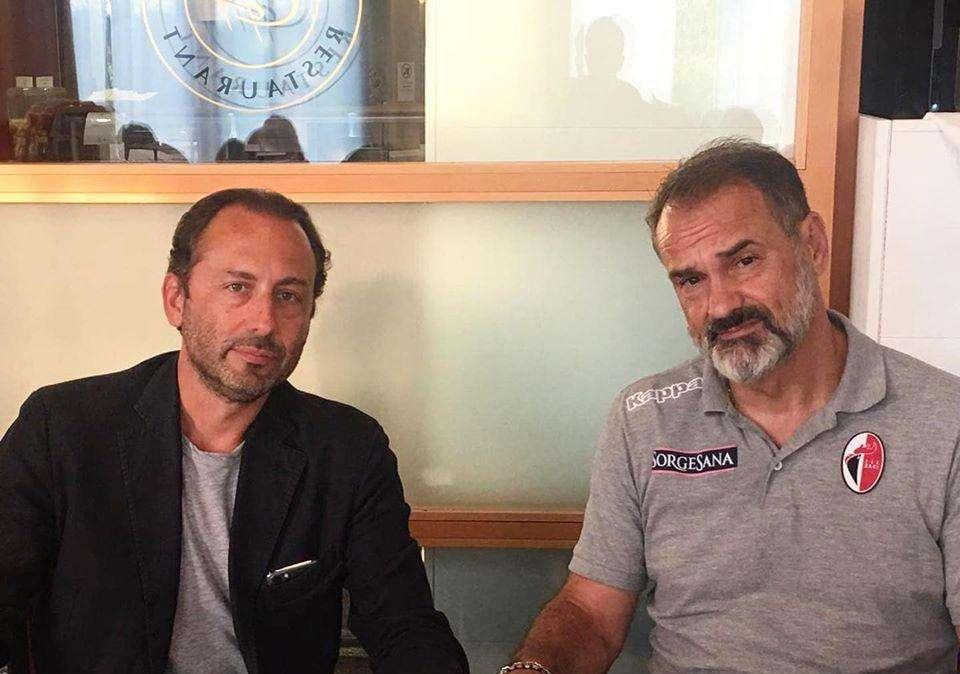 Tifoso barese sbotta su Sportitalia: "Inammissibile aspettare Barcellona-Napoli per l'allenatore". E Pedullà: "Vivarini sta cercando la B"