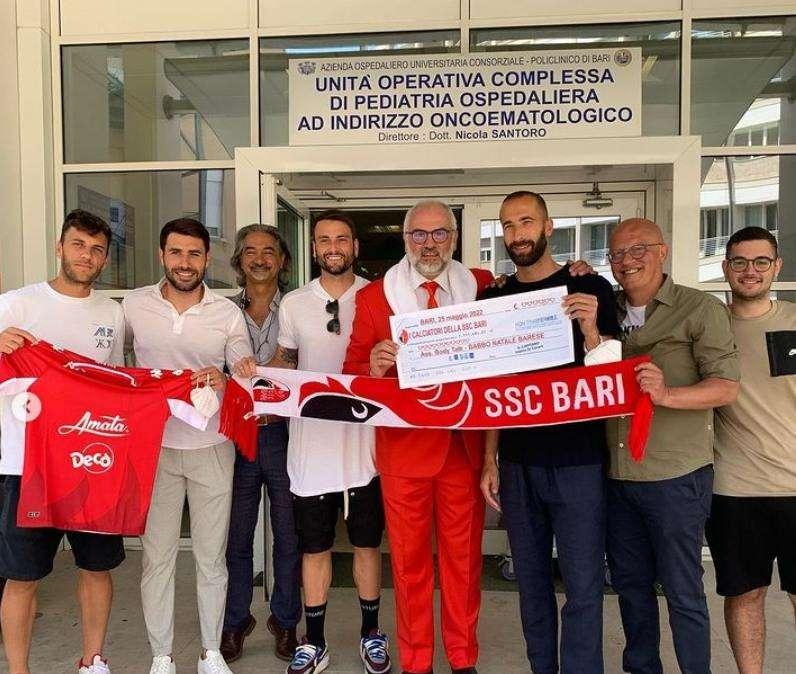 Galletti dal cuore d'oro: quattro biancorossi in visita ai piccoli del Policlinico