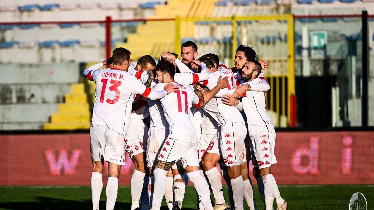 Bari, 25 convocati per il Catanzaro. Ancora out Minelli, rientra Perrotta