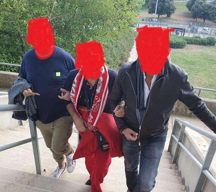 Stadio San Nicola, disavventura per un tifoso invalido: "Se vuoi entrare devi lasciare la stampella". Il chiarimento della società