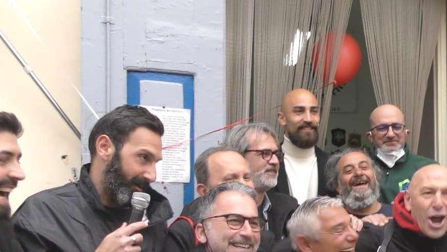 VIDEO - Simeri omaggiato a Santo Spirito: "Sarò sempre tifoso del Bari". Tanti tifosi all'evento