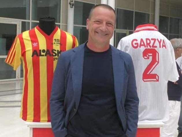 VIDEO - Tutti i colori della Puglia: maglie e cimeli del Bari, ma non solo. Presente anche un grande ex