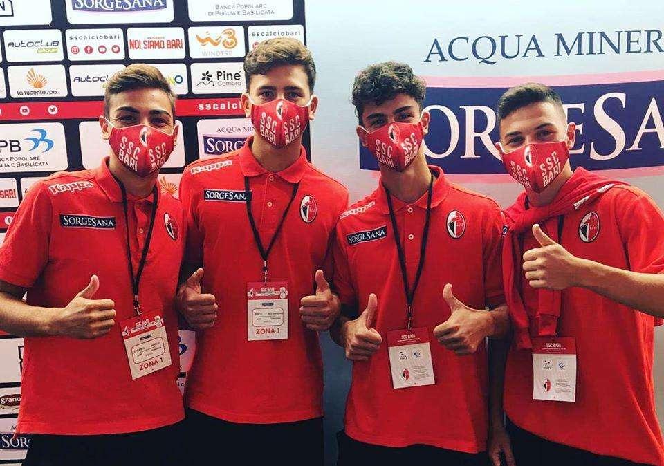 FOTO - Il Bari celebra i baby: "Prove di prima squadra..."
