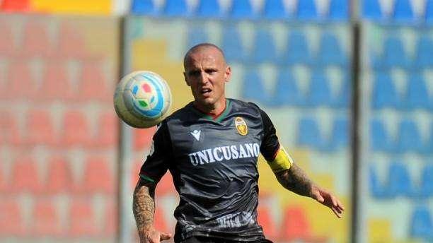 Sulla strada per la B c'è Defendi. Quanti ricordi con l'ex capitano al San Nicola...