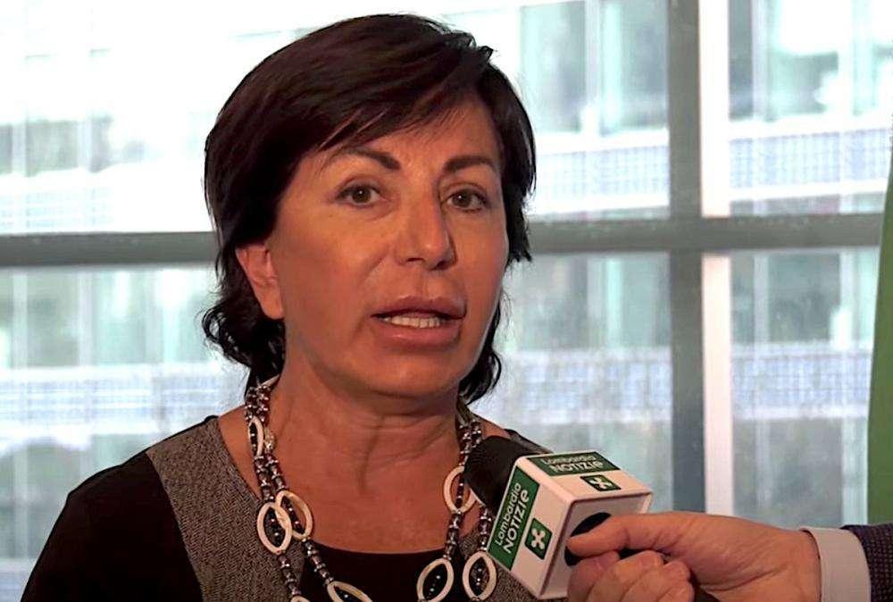 Tifosi negli stadi, la virologa Gismondo apre: "Perché a teatro sì e nel calcio no?"