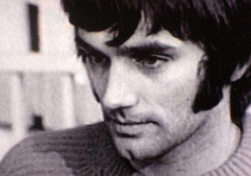 Gran Bretagna, addio ad Elisabetta II. Quella volta che il Bari di Loseto affrontò il Manchester United di Best
