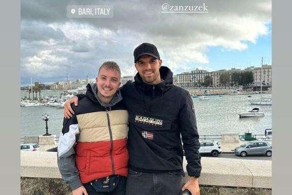 Social - Zuzek fa da Cicerone a Bari, Matino visita Locorotondo. Di Cesare, da capitano… a Simpson!