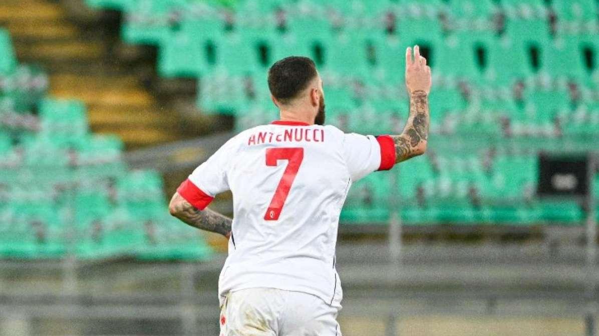 A Bari solo vittorie, in Serie C, col Catanzaro. Lo scorso anno la polemica di Antenucci. I precedenti
