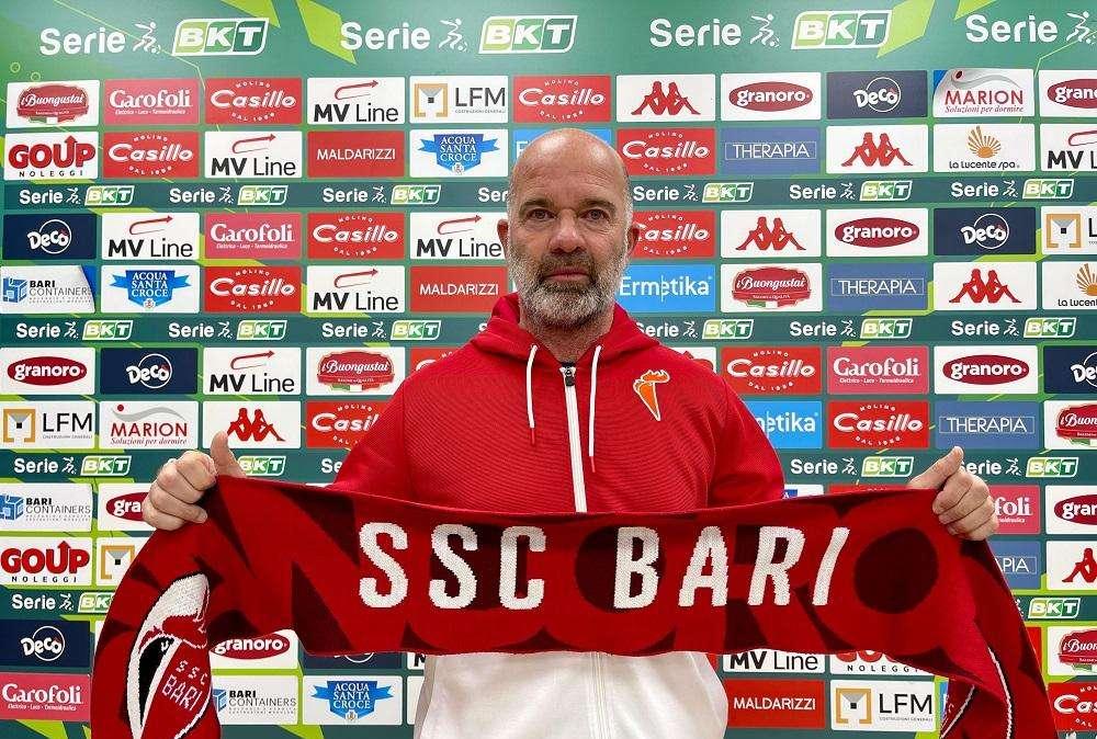 Giampaolo, il Bari, il dettaglio contrattuale. Cinque partite per meritarsi la conferma. Spunta una 'deroga'. E in caso di playout...