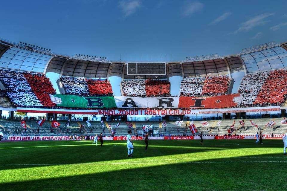 Bari e le coreografie. Segno distintivo di una tifoseria colorata e passionale 